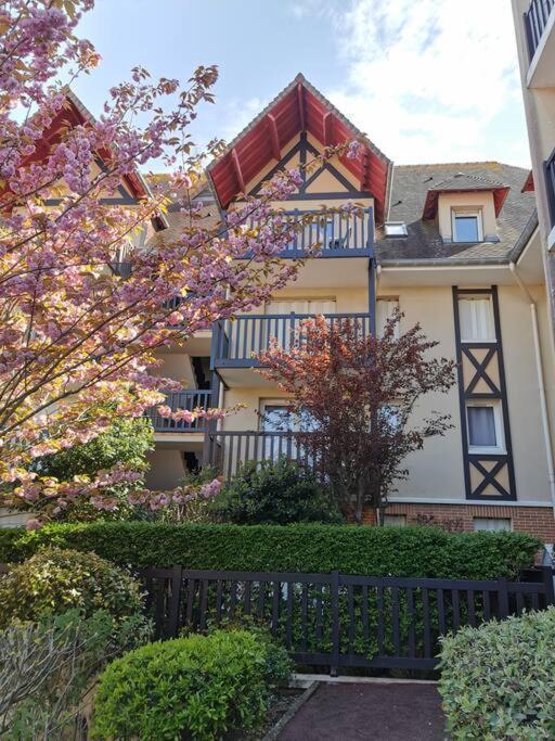 Cabourg Cosy, Appartement Refait A Neuf, 5 Min A Pied De La Mer Buitenkant foto