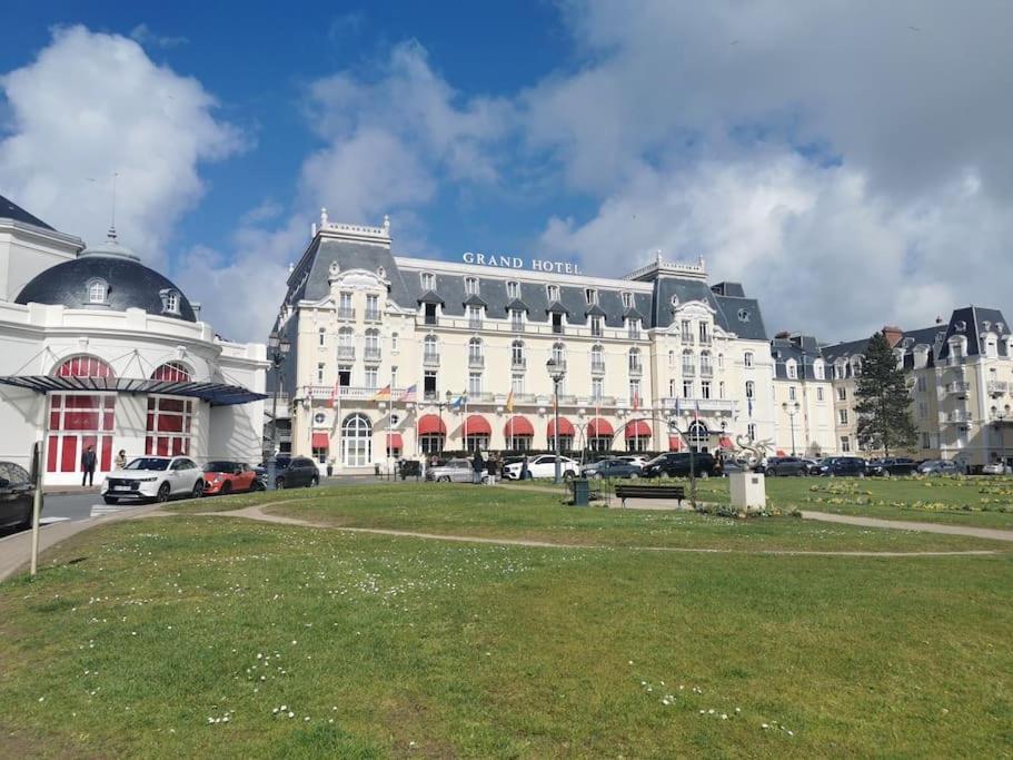 Cabourg Cosy, Appartement Refait A Neuf, 5 Min A Pied De La Mer Buitenkant foto